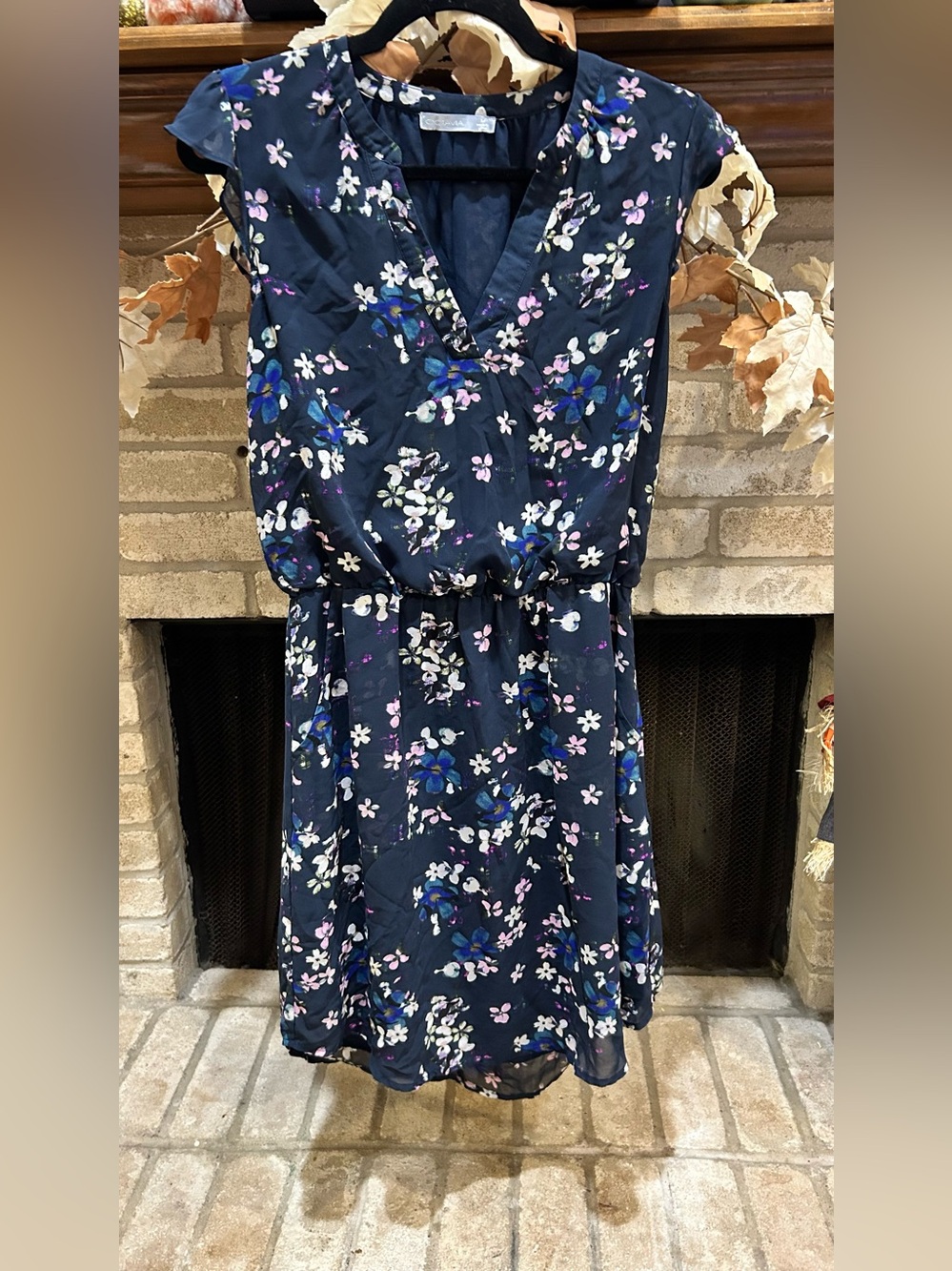 Women's Navy Floral Midi Dress with V-Neck EUC